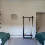 Milton Stays - Cosy 2 Bed House, 15 Min Walk To York City Center, For Up To 6 - With Period Features, Fireplace, Superfast Wi-Fi, Private Garden, Free On Street Parking