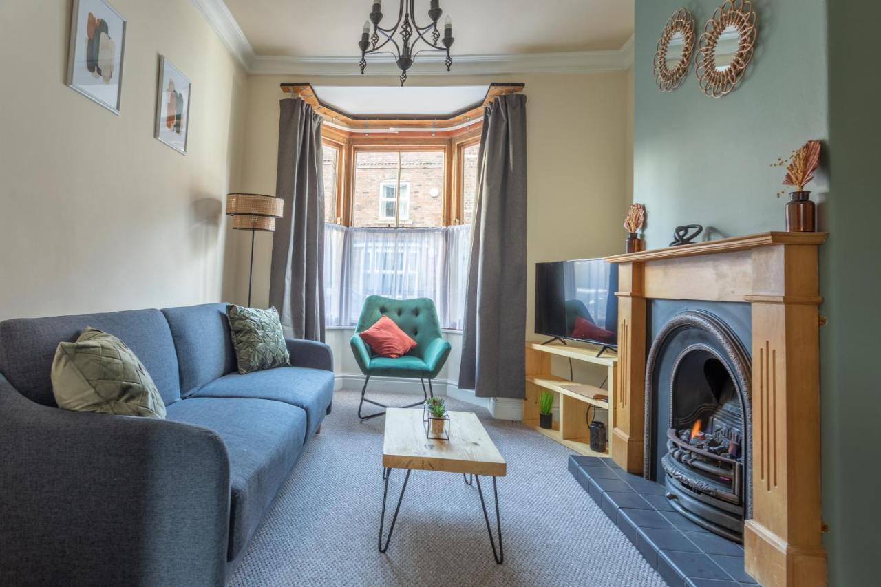Milton Stays: Cosy Centre House With Garden And Parking Holiday home
