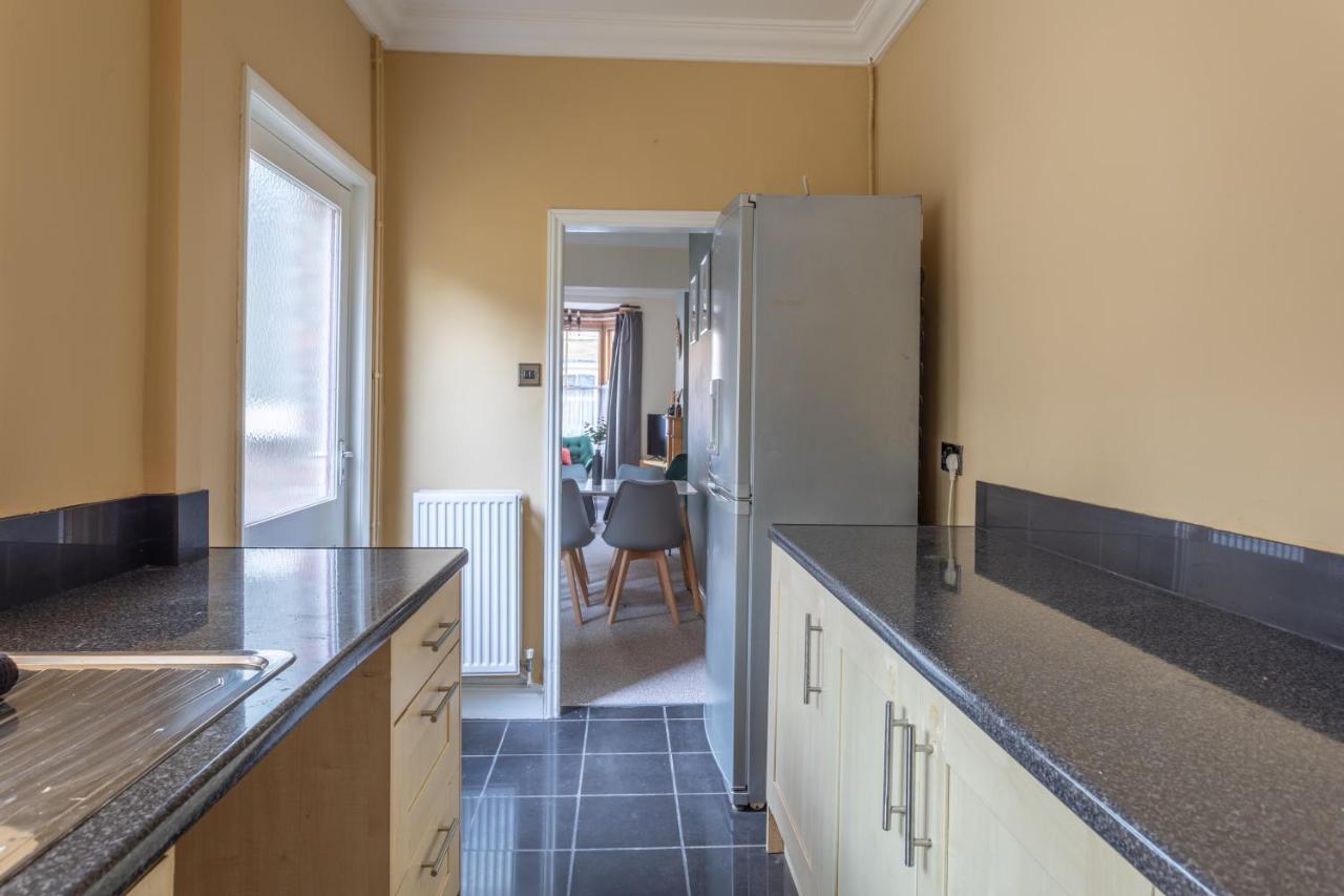 Milton - Cosy 2 Bed House, 15 Min Walk To Center, For Up To 6 - With Period Features, Fireplace, Superfast Wi-fi, Private Garden, Free On Street Parking Rumah liburan *
