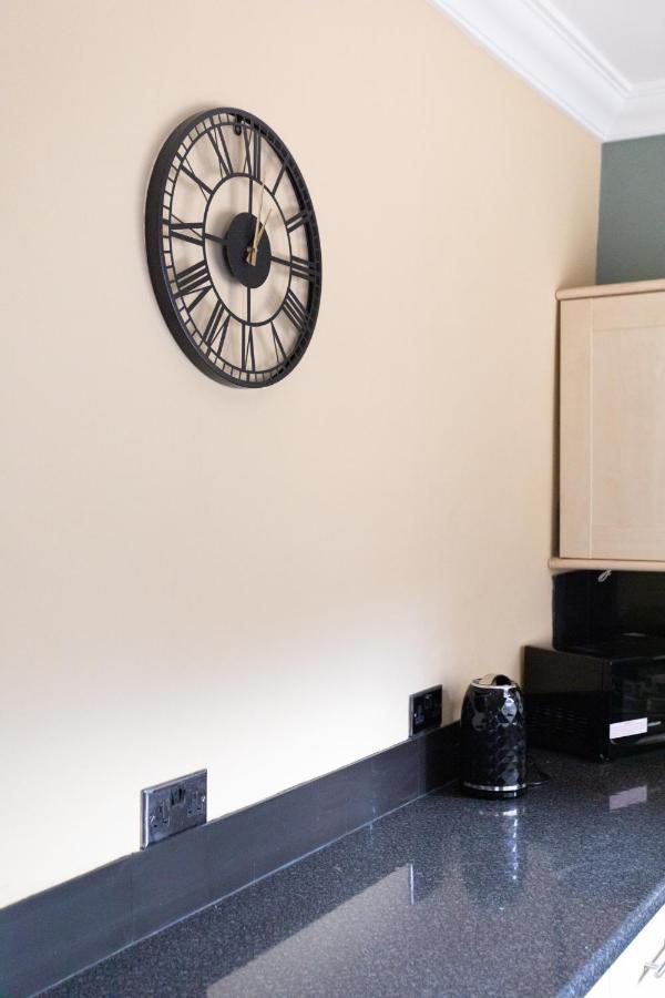 Milton - Cosy 2 Bed House, 15 Min Walk To Center, For Up To 6 - With Period Features, Fireplace, Superfast Wi-fi, Private Garden, Free On Street Parking Rumah liburan York