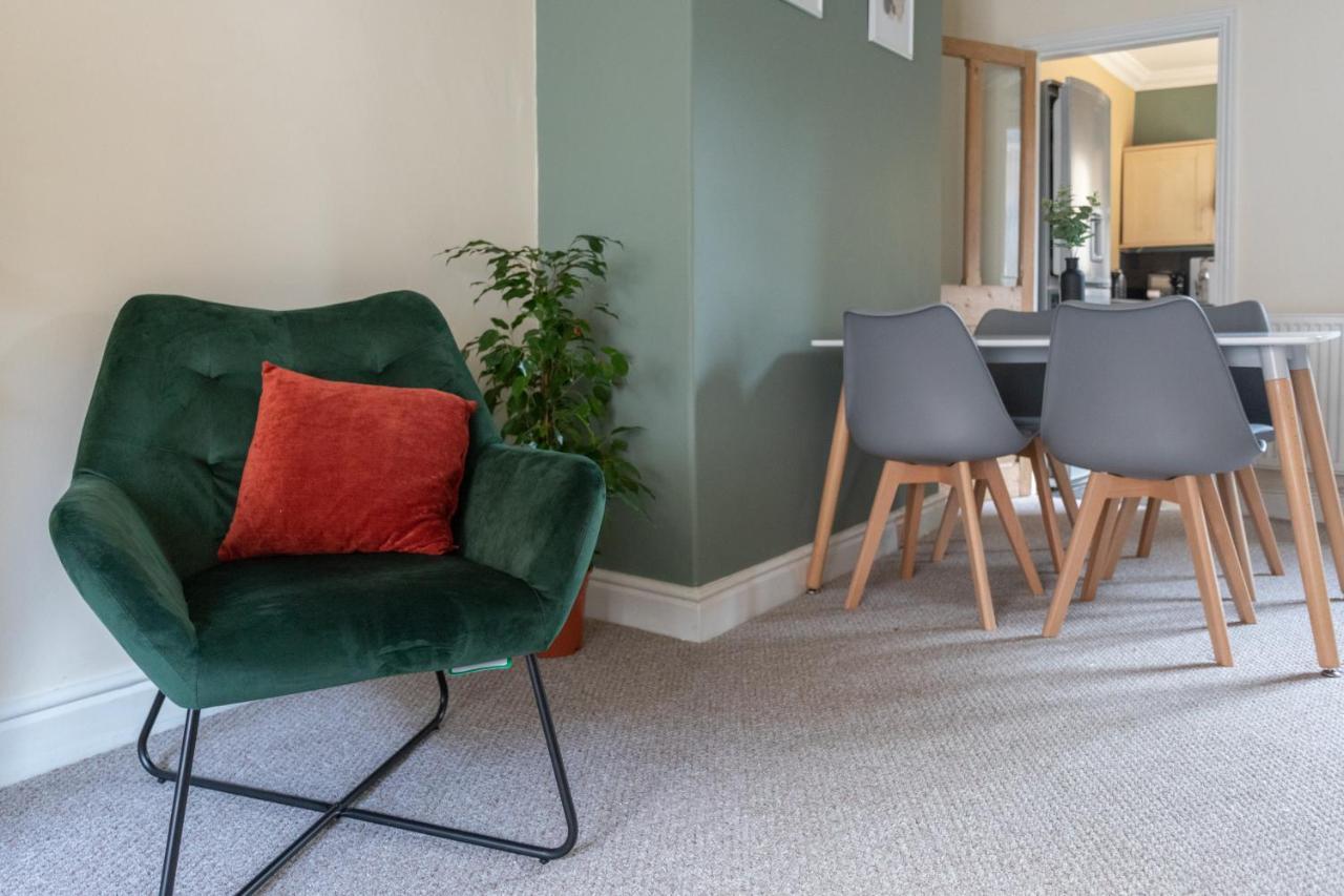 Milton - Cosy 2 Bed House, 15 Min Walk To Center, For Up To 6 - With Period Features, Fireplace, Superfast Wi-fi, Private Garden, Free On Street Parking Rumah liburan *