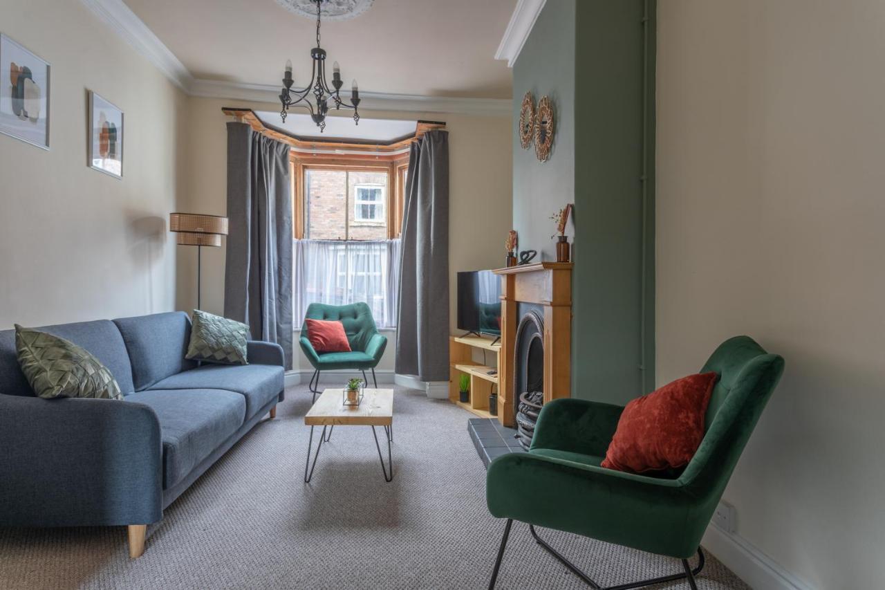 Milton - Cosy 2 Bed House, 15 Min Walk To Center, For Up To 6 - With Period Features, Fireplace, Superfast Wi-fi, Private Garden, Free On Street Parking Rumah liburan