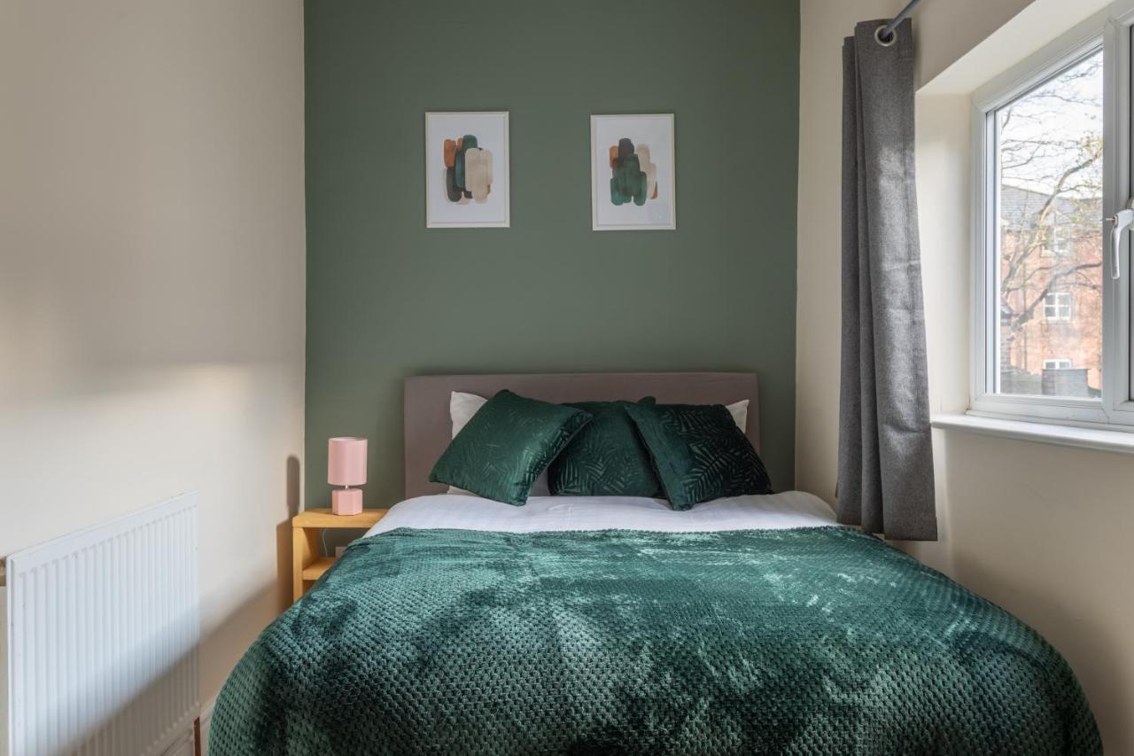 Milton - Cosy 2 Bed House, 15 Min Walk To Center, For Up To 6 - With Period Features, Fireplace, Superfast Wi-fi, Private Garden, Free On Street Parking