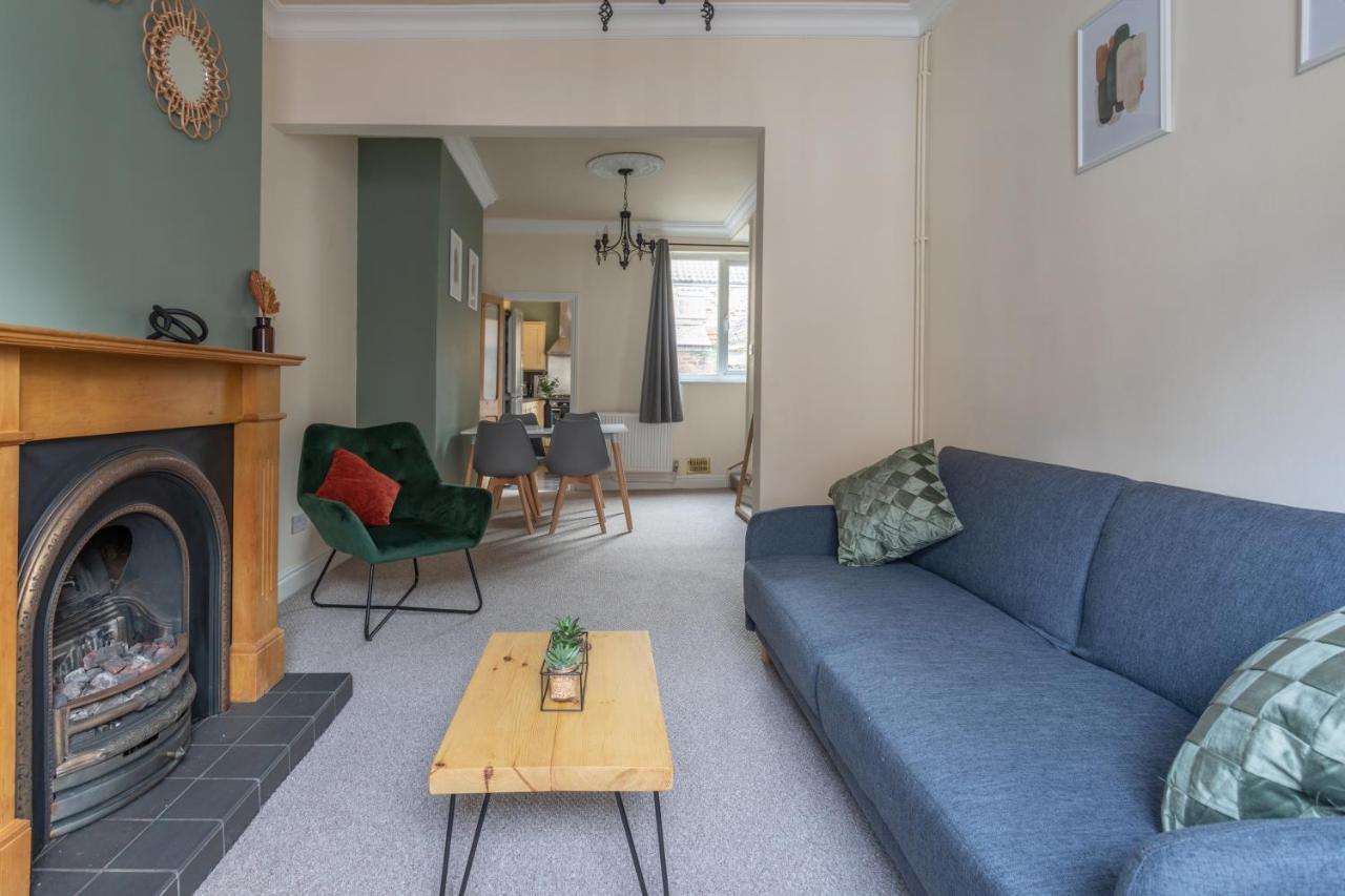 Milton - Cosy 2 Bed House, 15 Min Walk To Center, For Up To 6 - With Period Features, Fireplace, Superfast Wi-fi, Private Garden, Free On Street Parking Rumah liburan