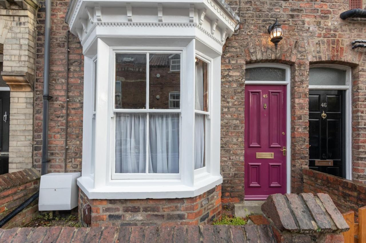 Rumah liburan Milton - Cosy 2 Bed House, 15 Min Walk To Center, For Up To 6 - With Period Features, Fireplace, Superfast Wi-fi, Private Garden, Free On Street Parking *
